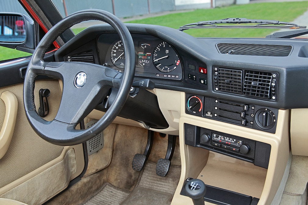BMW 525i (E28)