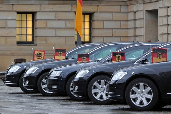 Aufmacher Dienstwagen Politiker