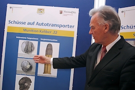 Der Präsident des Bundeskriminalamtes (BKA), Jörg Ziercke, am 20.11.2012 auf einer Pressekonferenz im BKA in Wiesbaden