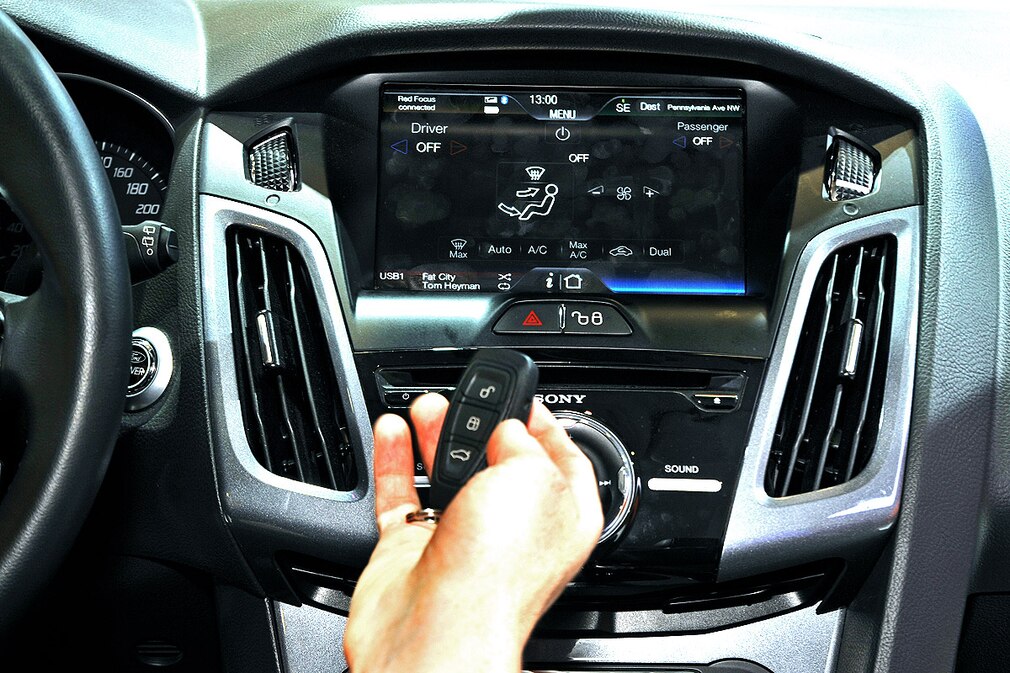 Neuer Ford-Schlüssel MyKey schützt junge Fahrer