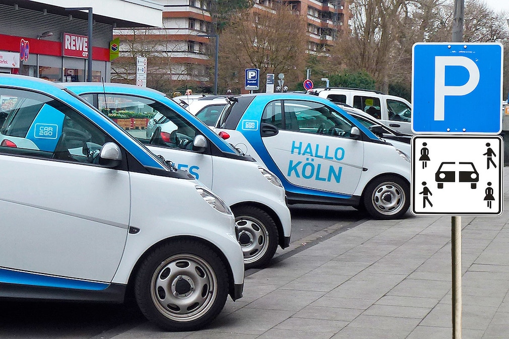 Car2go-Flotte vor dem Neuen Schloss in Stuttgart
