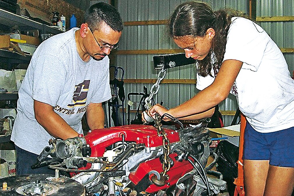 Kathryn DiMaria (14) restauriert seit zwei Jahren an ihrem Pontiac Fiero