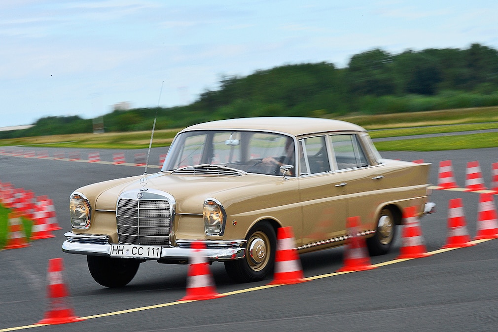 Mercedes 220 b
