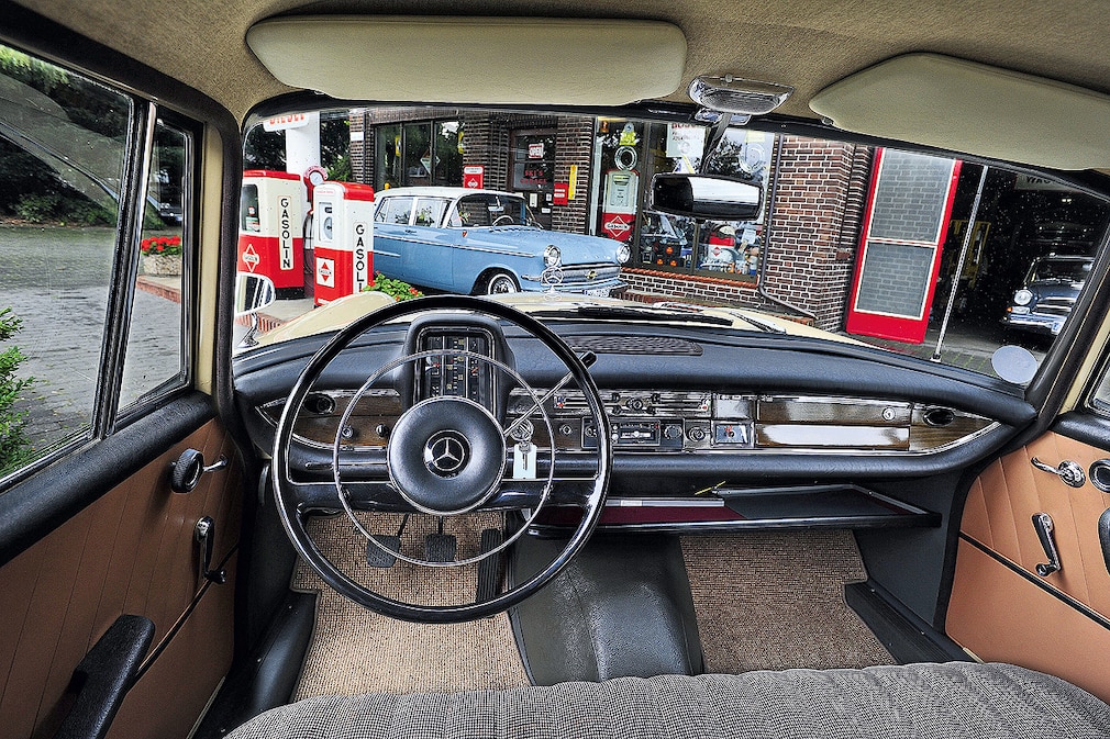 Mercedes 220 b