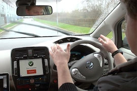 Autonom fahrender Nissan Leaf der Uni Oxford