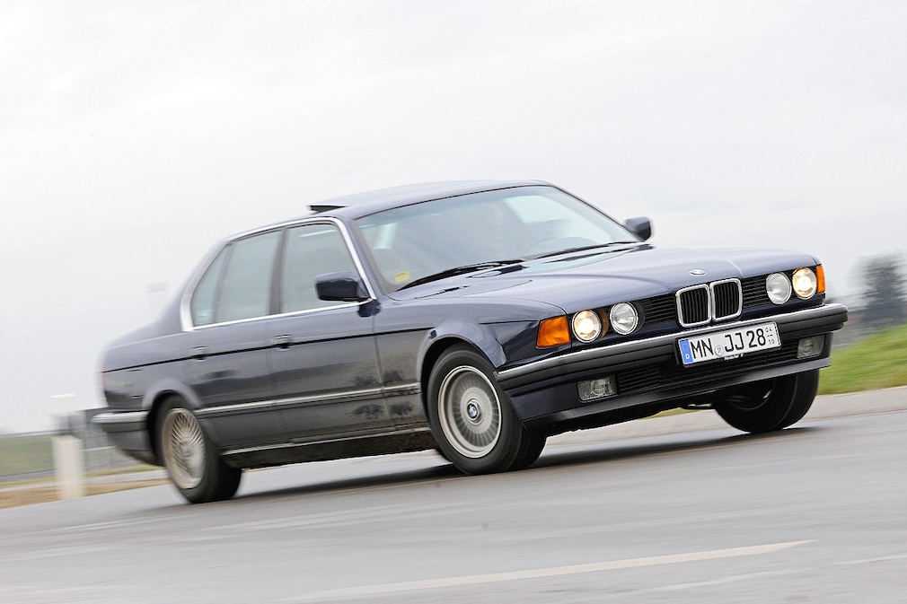 BMW 730i (E32)