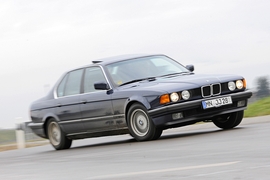 BMW 730i (E32)