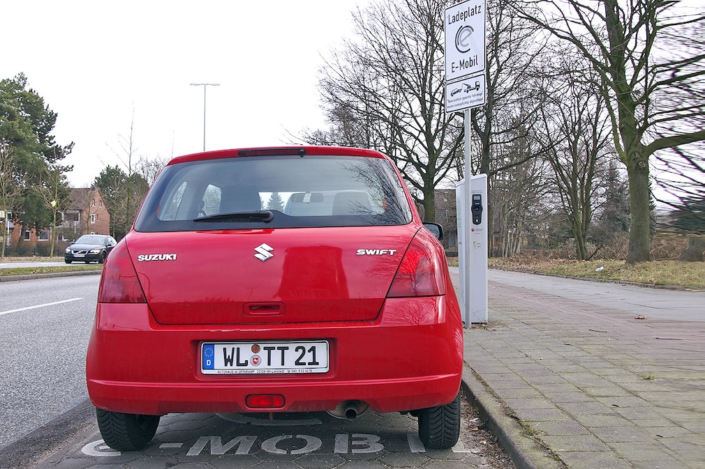 An Elektro-Ladesäulen darf jedes Auto parken