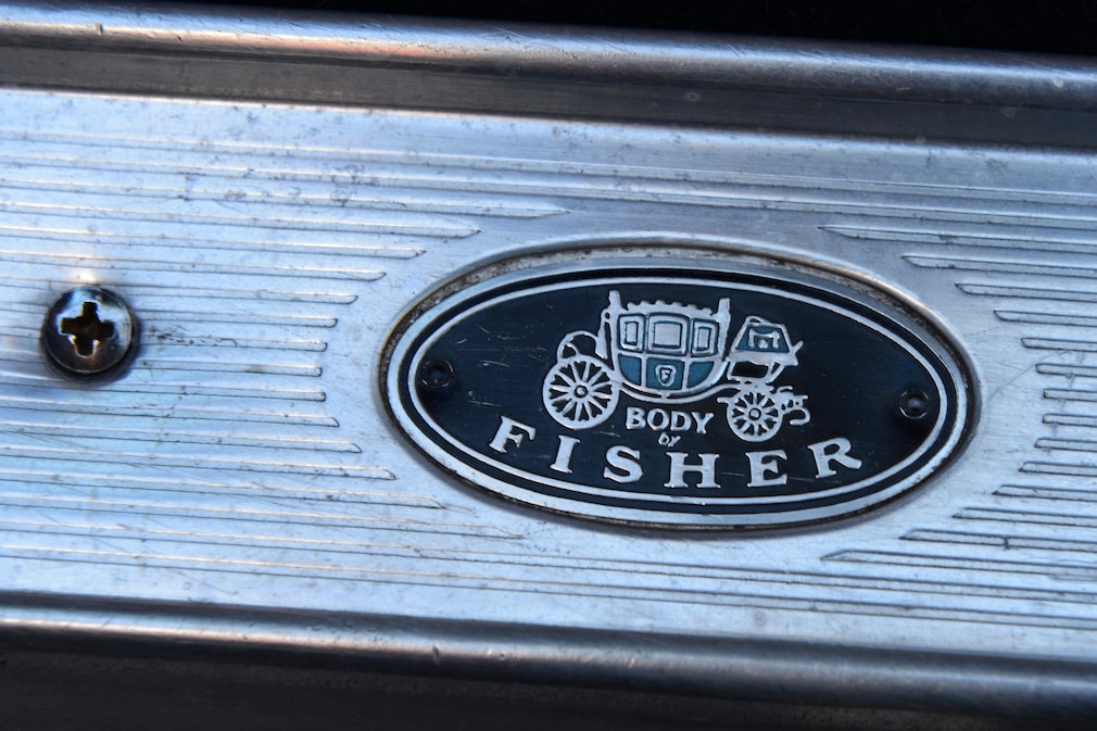 Plakette "Fisher" auf der Einstiegsleiste
