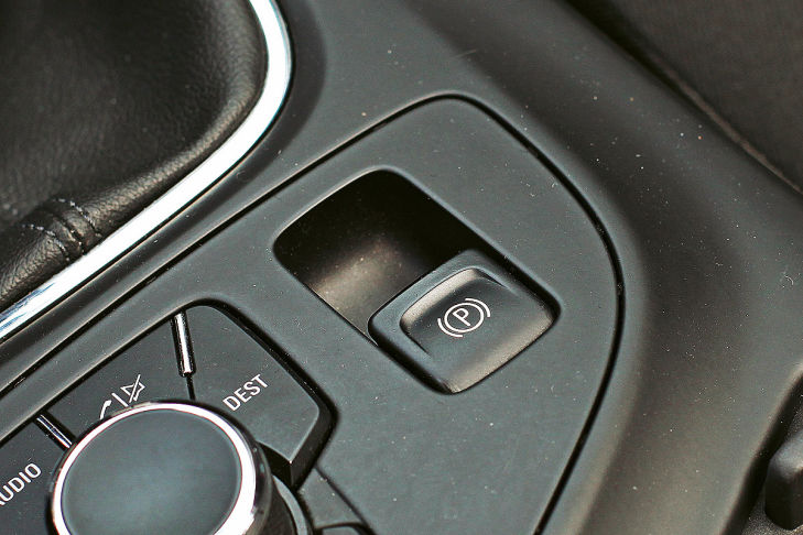 Opel Insignia: Elektrische Parkbremse