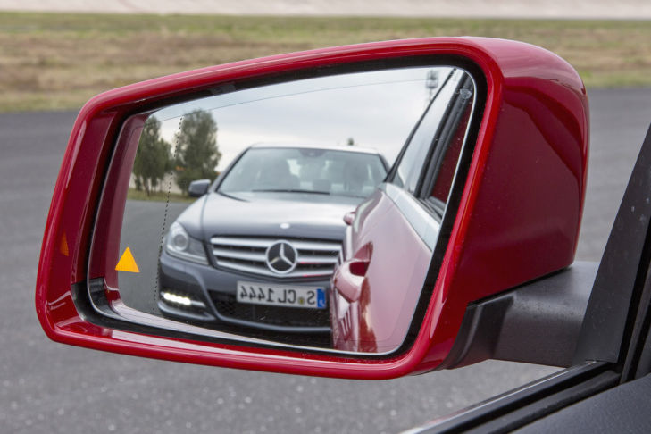 Toter Winkel Assistent Nachrüsten Mercedes A Klasse www.autobild.de