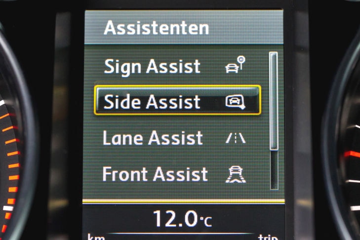 VW Passat Variant Side Assist
