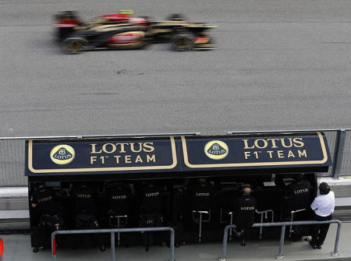 Das Lotus-Team benötigt frisches Geld, will man um den Titel fahren