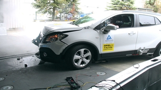 Opel Mokka im Crash Test TÜV Rheinland bestätigen Kältemittel-Sicherheit