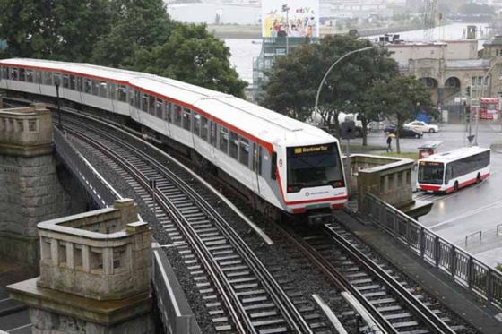 U-Bahn und Linienbus (HVV)