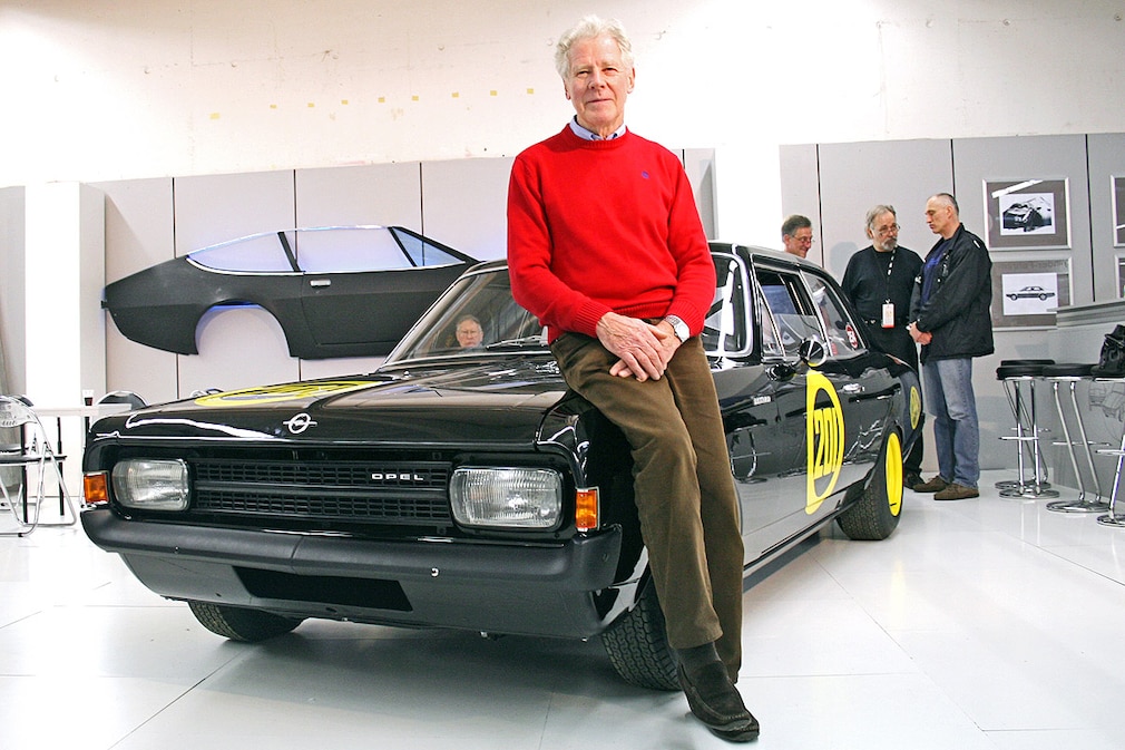 Erich Bitter mit Opel Commodore A „Schwarze Witwe“