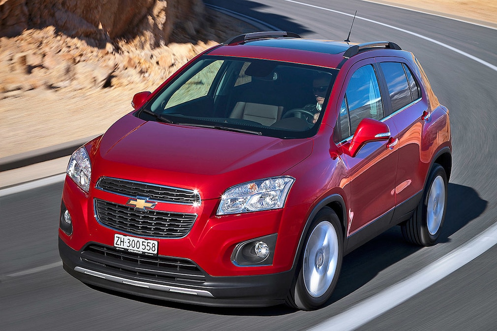 Chevrolet Trax rot fahrend Seitenanschicht schräg