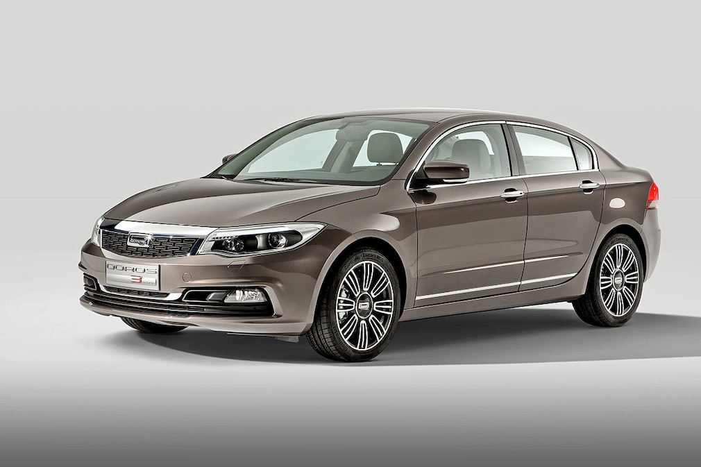 Qoros 3 grau-brau-mettalic Seitenansicht vorn schräg