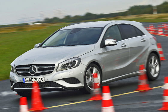 Mercedes A-Klasse A180 rot frontal Vorderansicht
