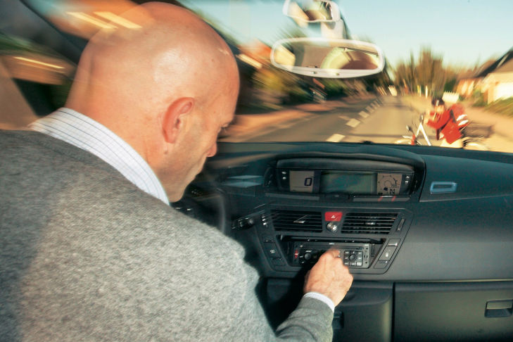 Ablenkung im Auto