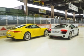 Audi R8 V8 Coupe Porsche 911 Carrera 4S