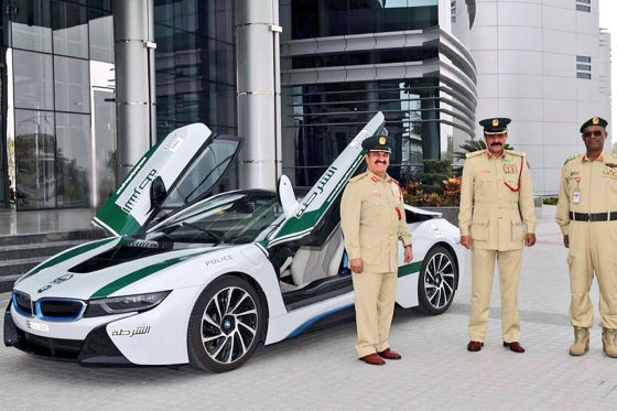 Polizei Dubai mit BMW i8