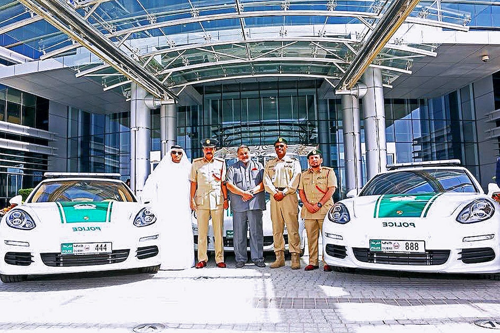 Polizei Dubai mit Porsche Panamera