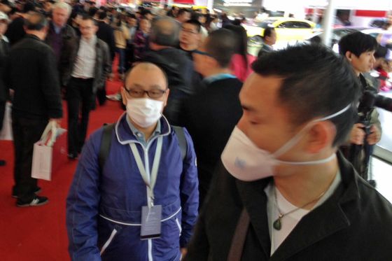 Chinesen mit Mundschutz