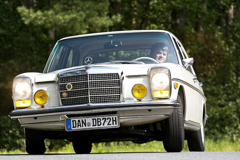 Mercedes  200 D (W 115)