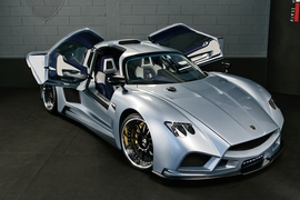 Mazzanti Evantra V8 schräg vorn Türen offen