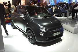 Fiat 500 mit schwarzem Mattlack