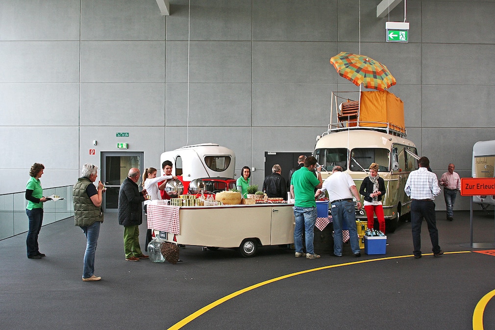 33 Die Geschichte, Gegenwart und Zukunft des mobilen Reisens wurde mit verschiedenen Vor-, Haupt- und Nachspeisen schmackhaft gemacht.