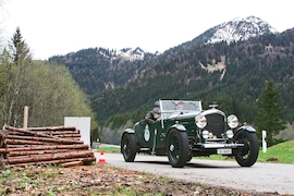20 Die vierte und fünfte Etappe führte durch Österreich und Deutschland, entlang an schneebedeckten Bergen und charmanten Dörfern. Zwischendurch ..