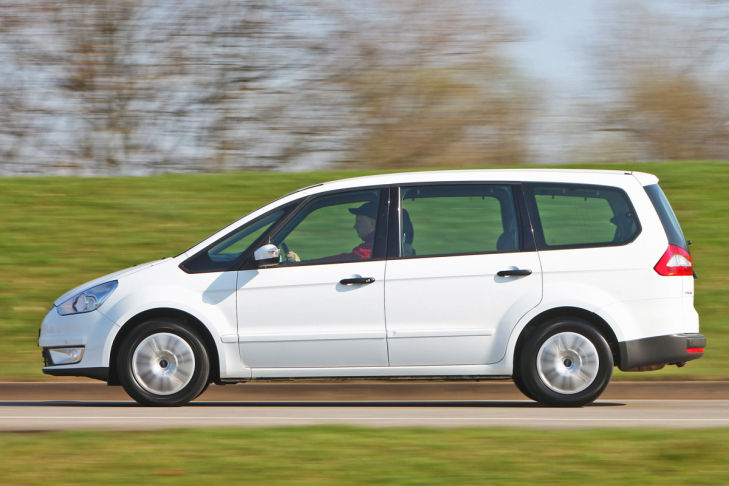 Ford Galaxy fahrend