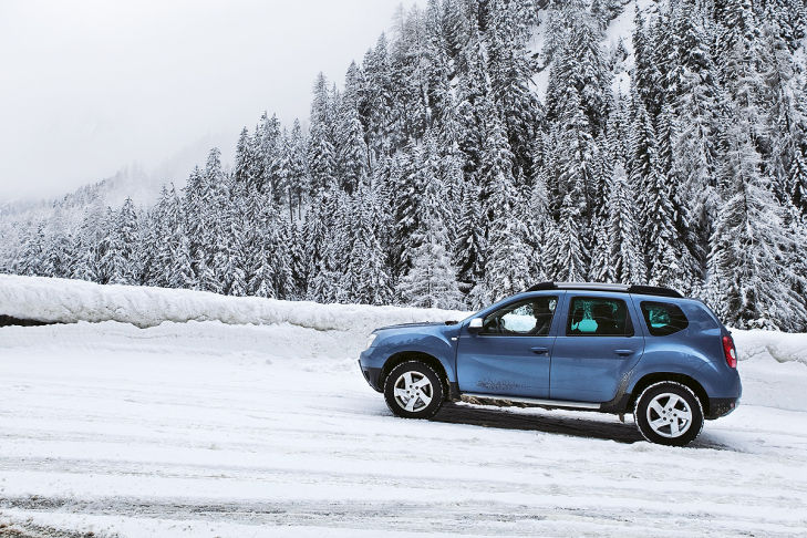 Dacia Duster im Schnee