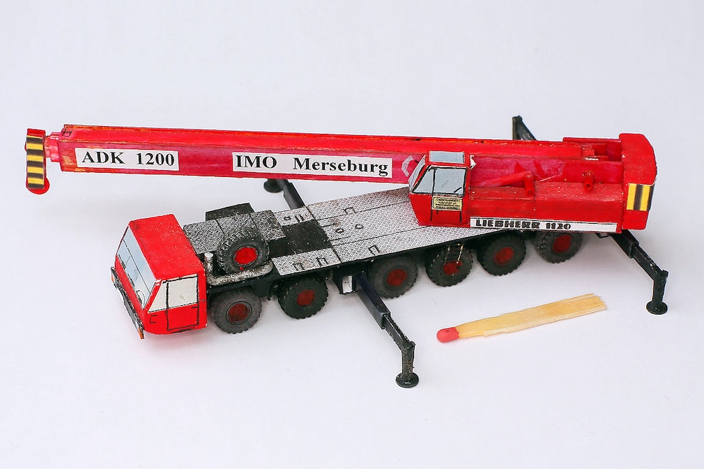 Autos als Faltmodelle