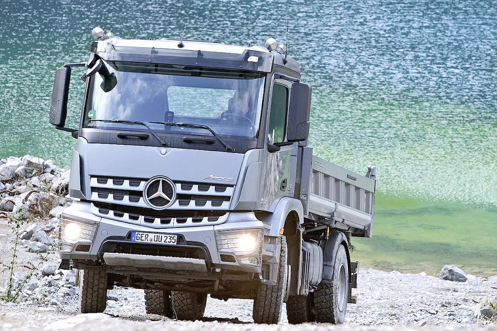 Mercedes-Benz Arocs Fahreindrücke im Tagebaugelände der Rheinkalk in Dornap