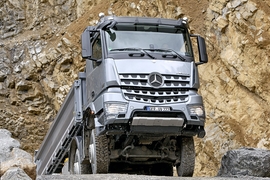 Mercedes-Benz Arocs  Fahreindrücke im Tagebaugelände der Rheinkalk in Dornap