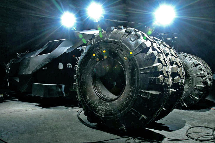 Batman Tumbler Replika Batmobil Straße