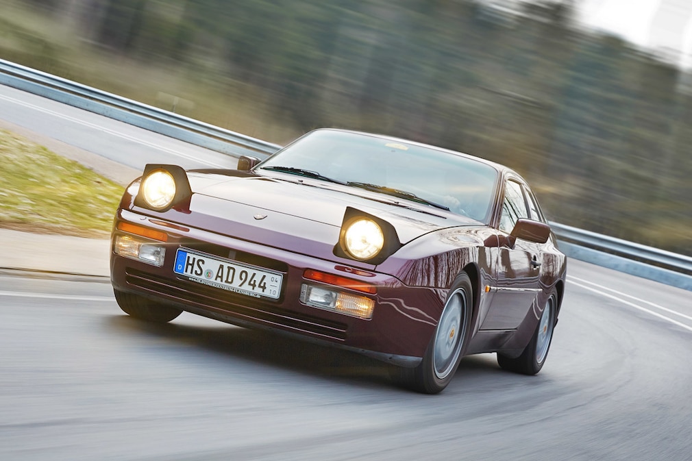 Porsche 944 S2