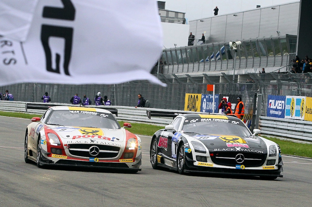 Mercedes SLS des Teams Black Falcon beim 24h-Rennen beim Nürburgring