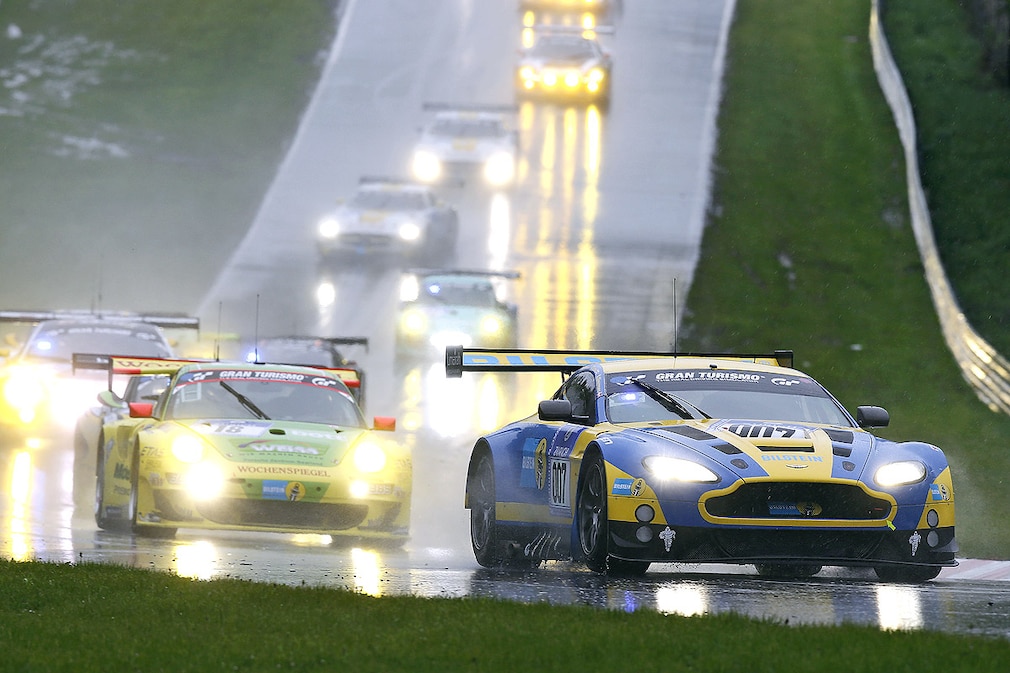 Darren Turner / Stefan Mücke / Allan Simonsen / Pedro Lamy (Aston Martin Racing, Aston Martin Vantage GT3, Startnummer 7), 41. ADAC Zürich 24h-Rennen Nürburgring Nordschleife