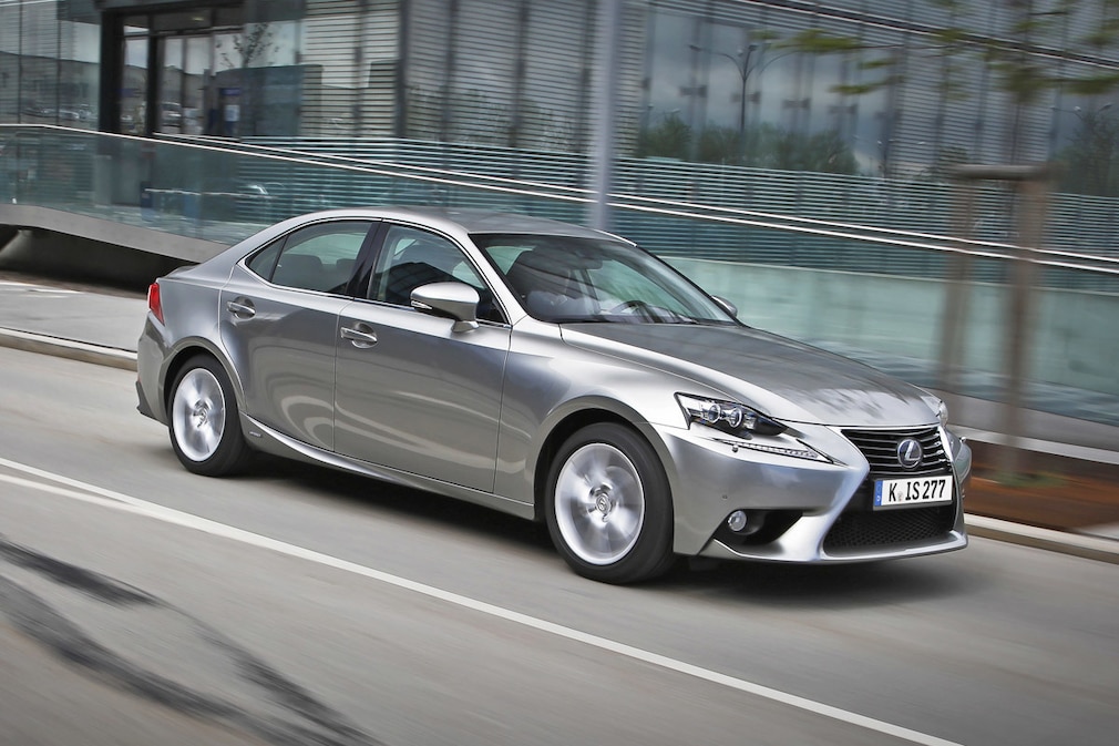 Fahrbericht Lexus IS 300h (2013)