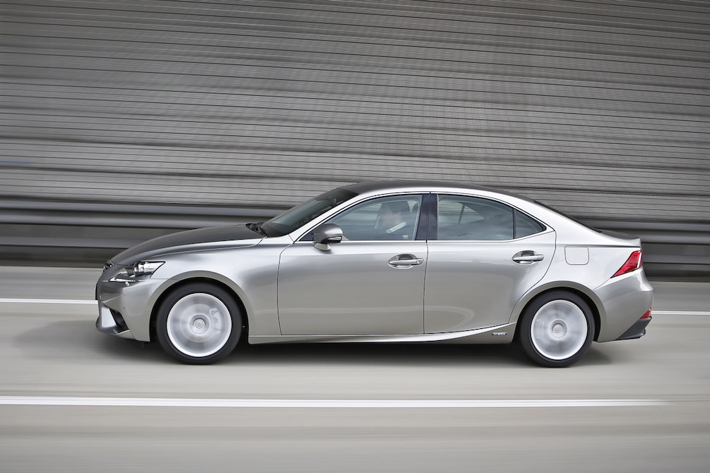 Lexus IS300h