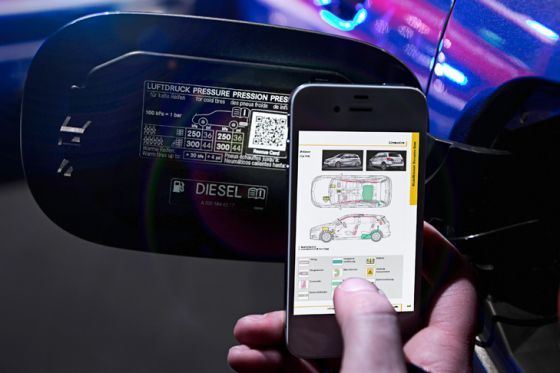 Mercedes QR-Code für digitale Rettungskarte in der Tankklappe