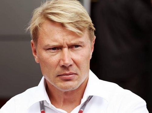 Mika Häkkinen würde die Show gern weiter genießen, die Pirelli durch die Reifen schafft