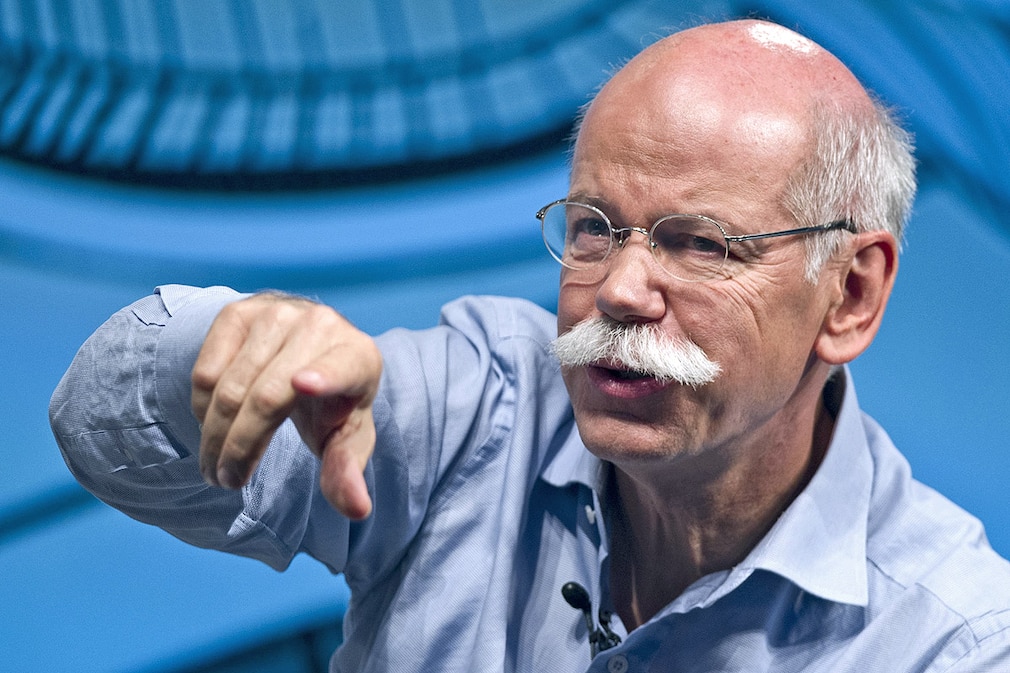 Der Vorstandsvorsitzende der Daimler AG Dieter Zetsche spricht am 07.05.2013 auf der Internetkonferenz re:publica in Berlin über die Vernetzung von Autos