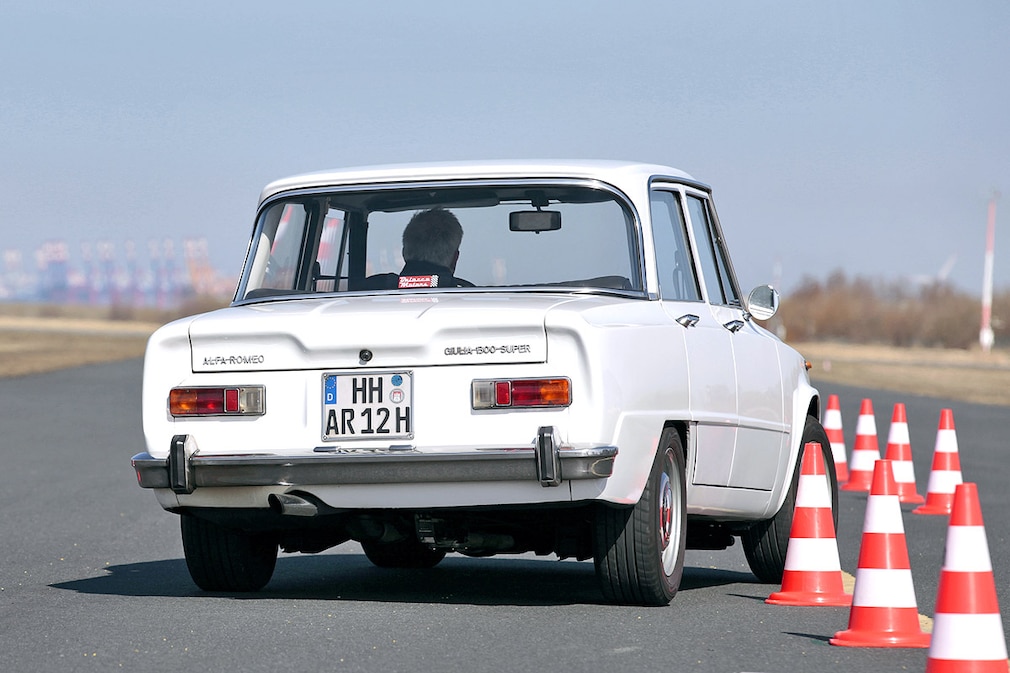 Alfa Romeo Giulia 1600 Super (1971)