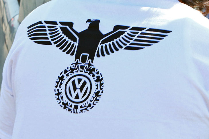 Bilder: Nazi-Aufmarsch bei Autotreffen