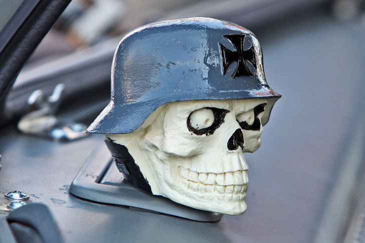 Bilder: Nazi-Aufmarsch bei Autotreffen